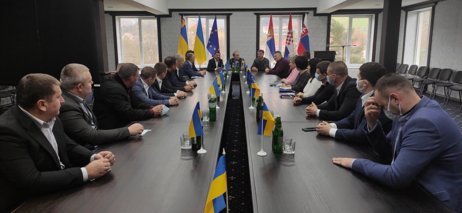 Робочий візит до взірцевої ОТГ: Віктор Медведчук відвідав Поляну (ФОТО)