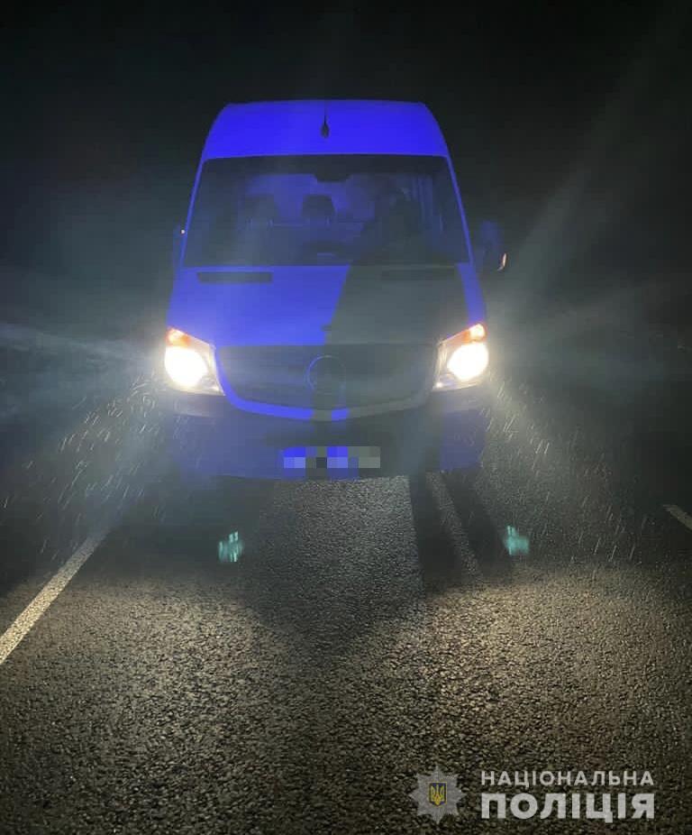 Вечірня ДТП: на Закарпатті під колесами мікроавтобусу загинув літній чоловік (ФОТО)