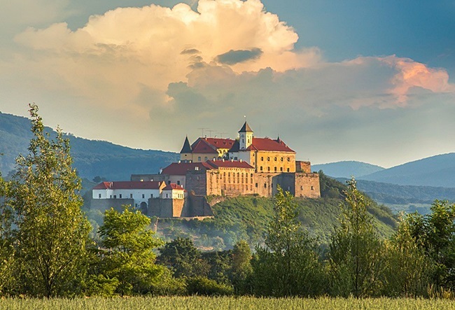 Українські блогери розповіли про замки Закарпаття (ВІДЕО)
