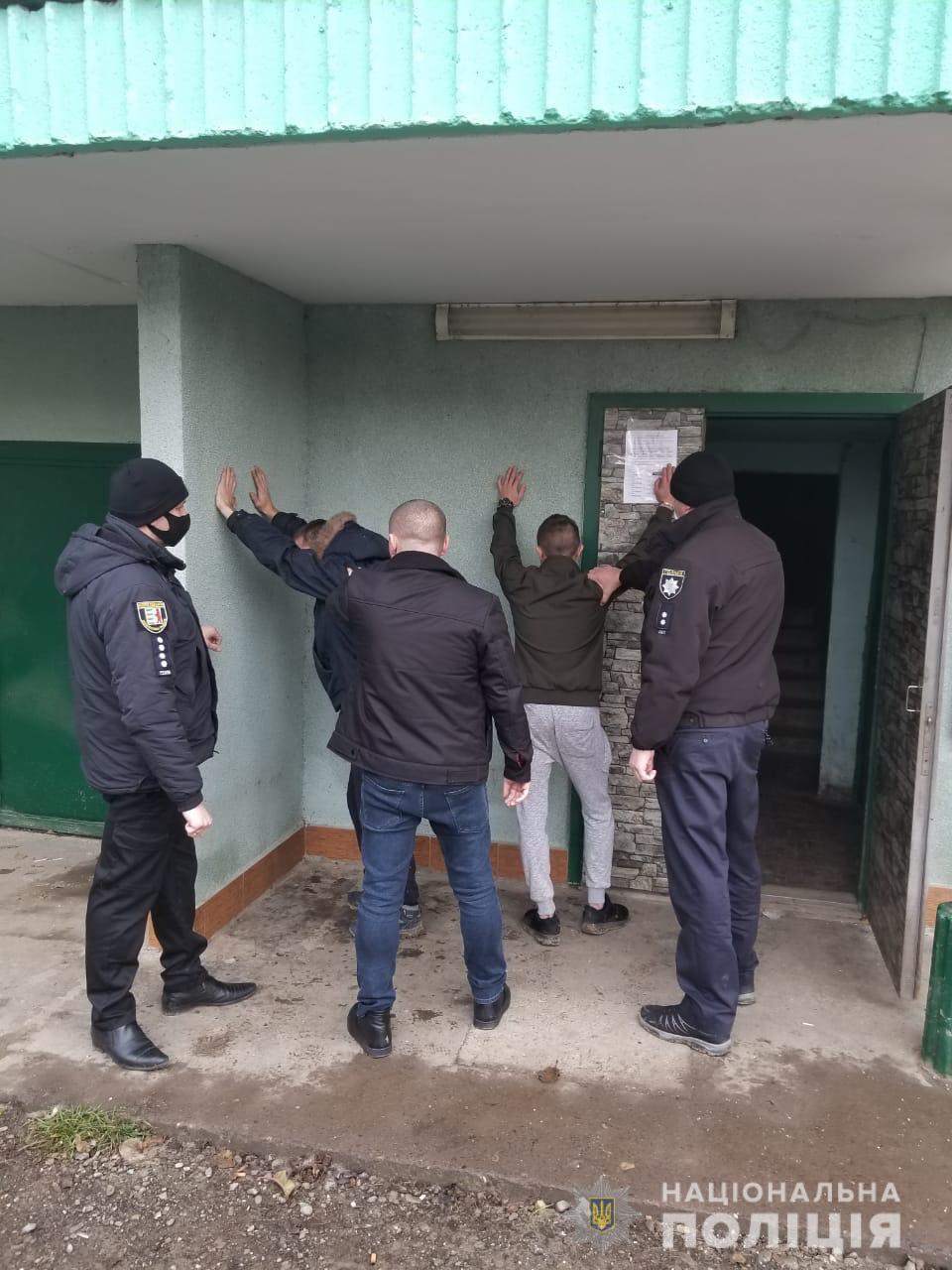 На Тячівщині двоє чоловіків вкрали автомобіль у пенсіонера