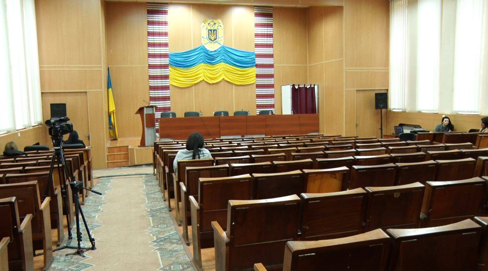 Провальна сесія: у Мукачівській районній раді кворуму для її проведення знову не було (ФОТО)