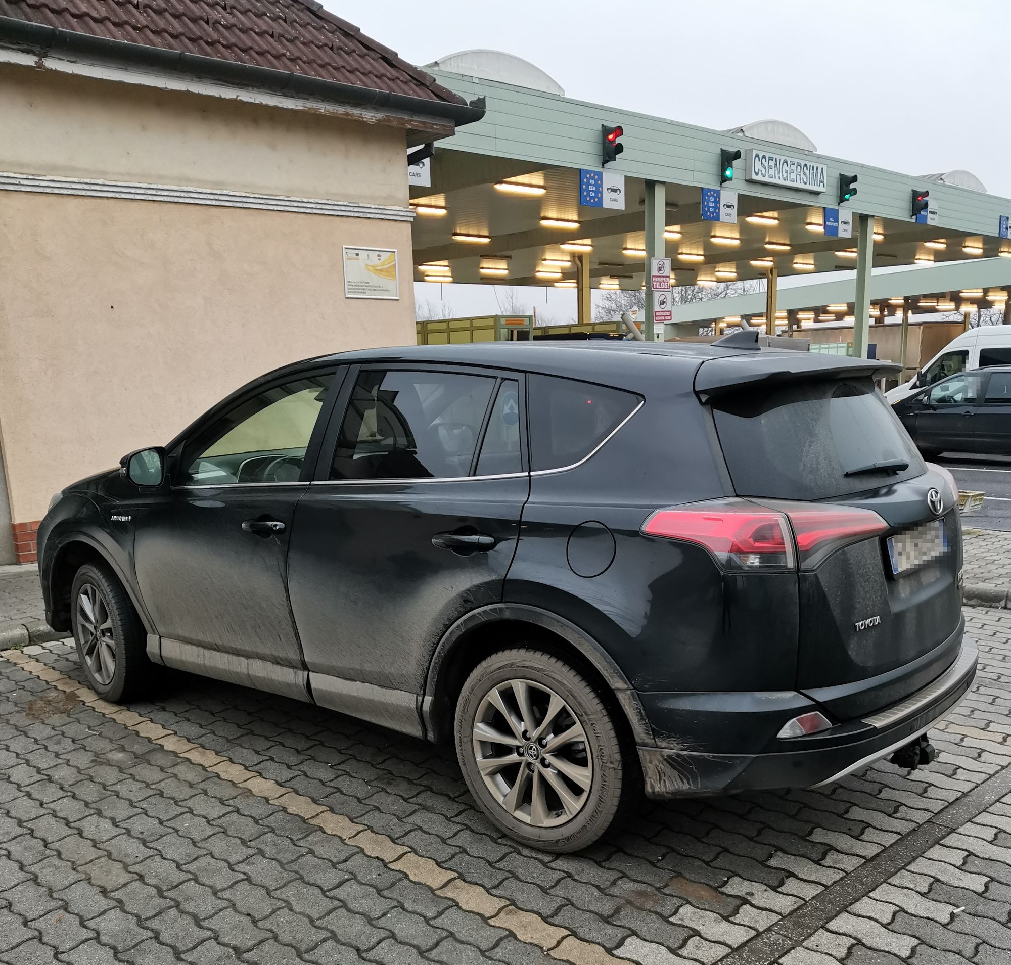 Українку затримали в сусідній країні за кермом вкраденого авто (ФОТО)