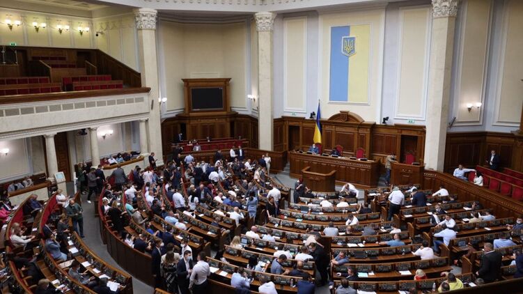 "Опозиційна платформа" очолила рейтинг політичних партій, обігнавши "слуг народу" - соцопитування