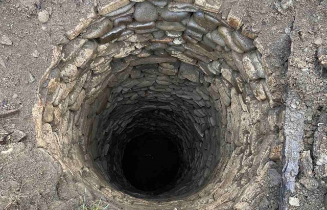 На Закарпатті під час ремонтних робіт виявили старовинну криницю (ФОТО)