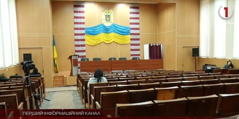 Заблокована діяльність: засідання Мукачівської райради вкотре зірвалося (ВІДЕО)