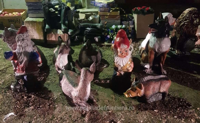 Цигарки у Санта Клаусі: у сусідній Румунії зупинили новорічну контрабанду (ФОТО)