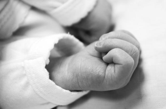 На Дніпропетровщині горе-мати задушила 4-місячного сина (ВІДЕО)