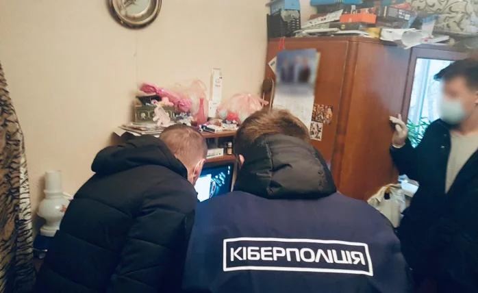 Збочинець ґвалтував 9-річну падчерку і продавав порно (ВІДЕО)