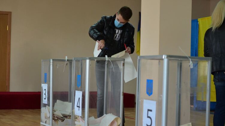 До другого туру виборів президента проходять представник "Опоплатформи" і Зеленський - соцопитування