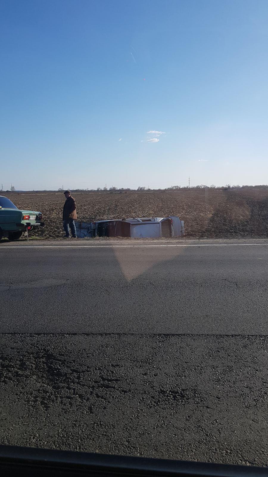 ДТП на автодорозі Київ-Чоп: авто опинилося в кюветі (ФОТО, ВІДЕО)