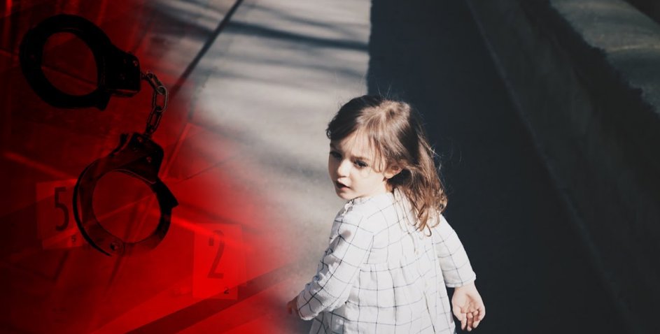 Вітчим-алкоголік покинув дітей у палаючому будинку: 2-річна дівчинка померла, 6-річна у реанімації (ВІДЕО)