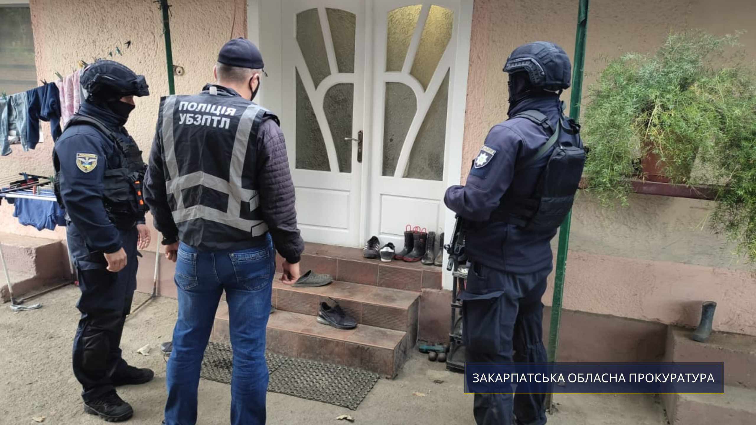 Троє закарпатців та киянин організували масштабну схему з переправлення нелегальних мігрантів