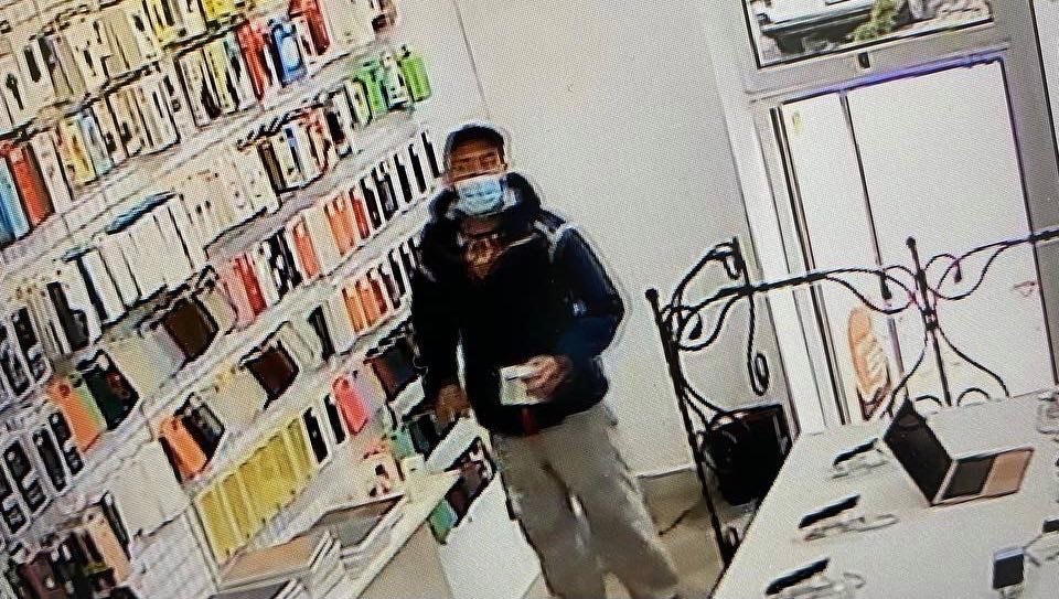 В Ужгороді обіцяють грошову винагороду тому, хто допоможе розшукати злодія (ФОТО, ВІДЕО)