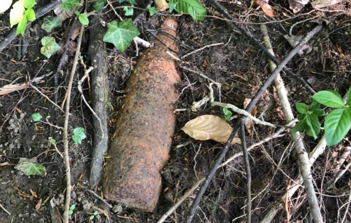 На Ужгородщині чоловік знайшов поблизу річки небезпечні боєприпаси (ФОТО)