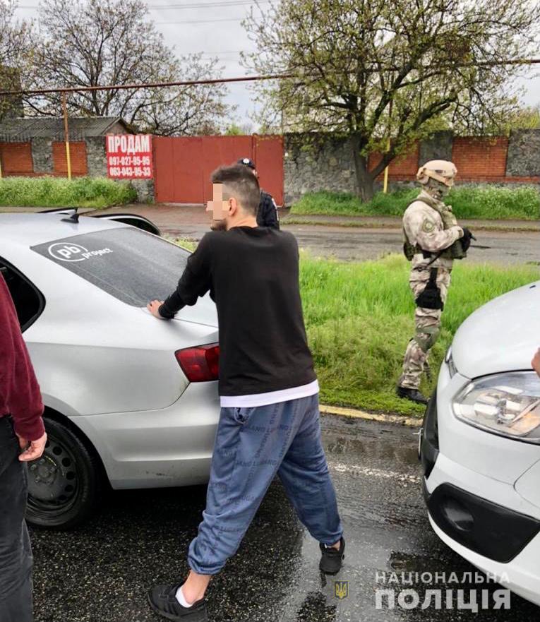Спецоперація СБУ на Закарпатті: встановлено групу осіб, які розклеювали листівки з погрозами українцям угорського походження (ФОТО)