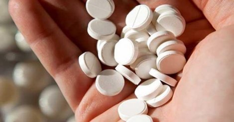 Випила 40 пігулок: школярка намагалася вкоротити собі віку після сварки з хлопцем