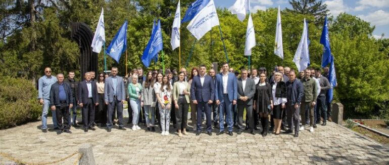Автопробіг "Перемоги" на Закарпатті: представники політсили "ОП-ЗЖ" відзначили 76-ту річницю Великої Перемоги