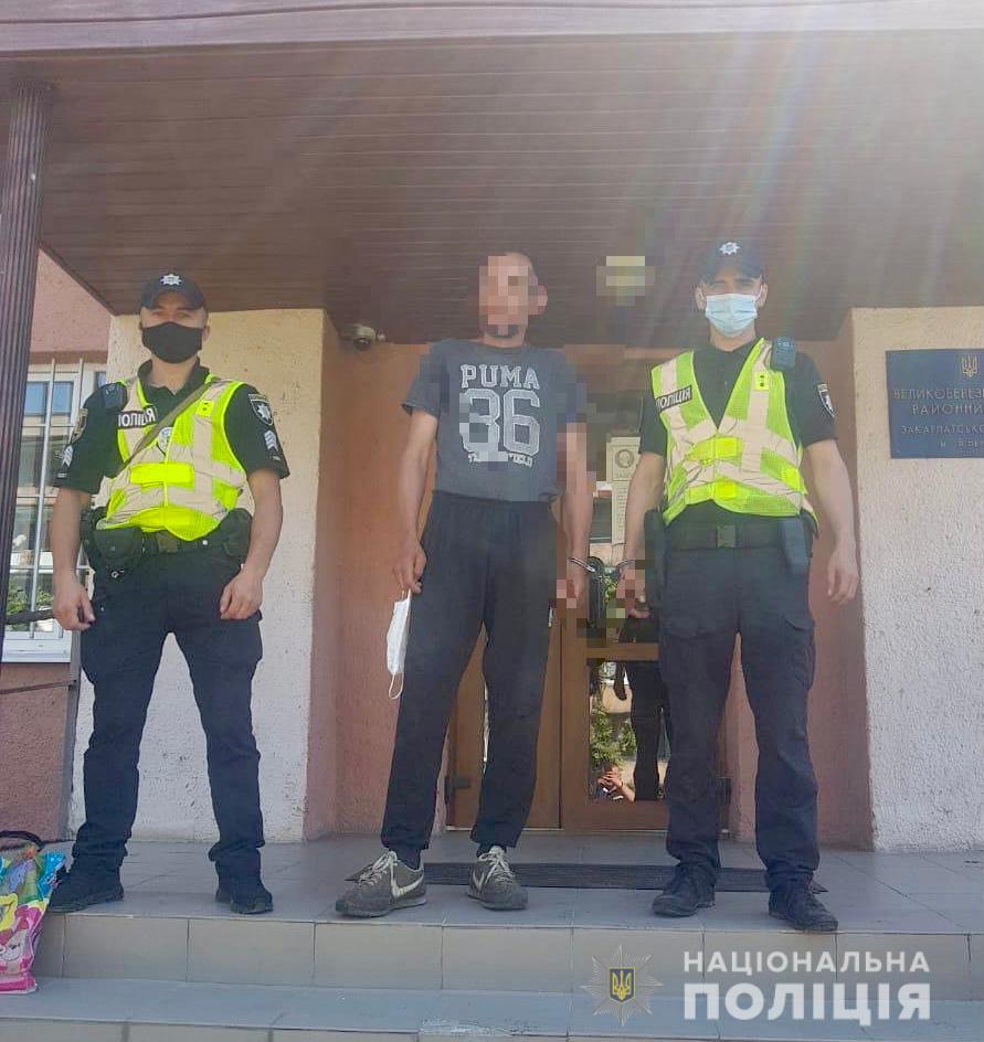 Бив мати та сестру: на Великоберезнянщині суд присудив домашньому насильнику 1 рік позбавлення волі (ФОТО)